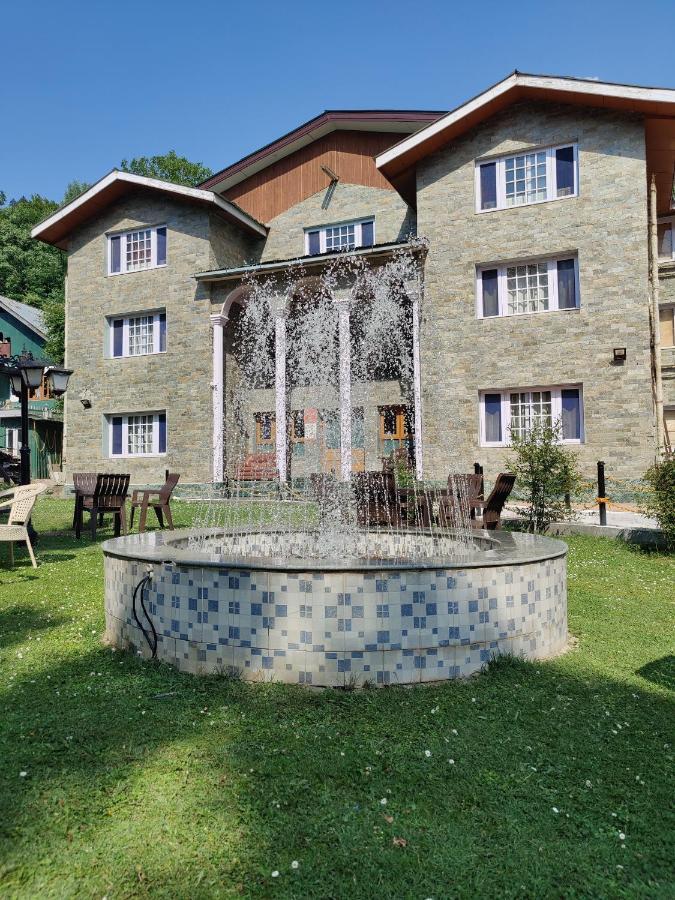 Hotel Outlook Pahalgām Eksteriør bilde