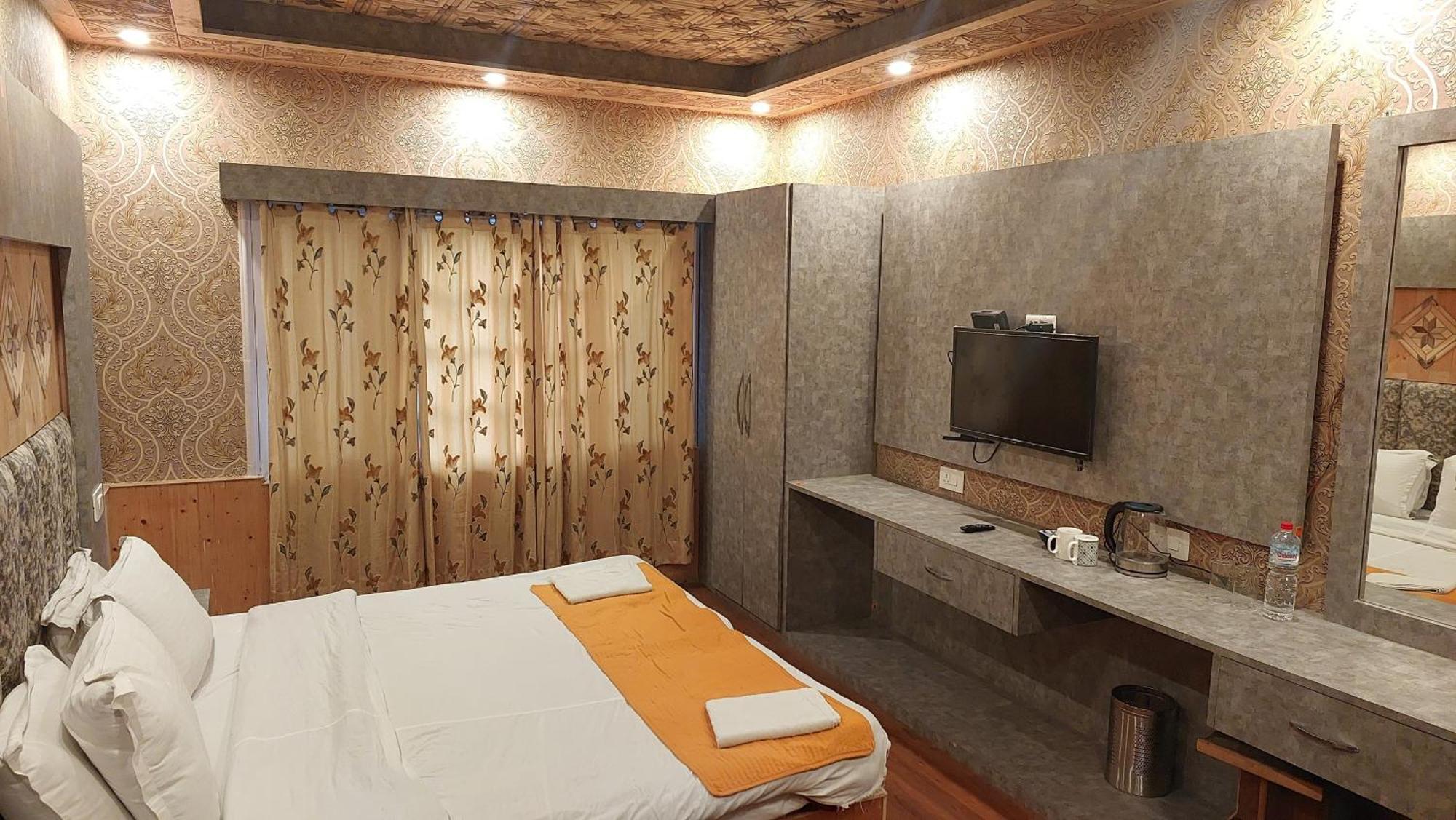Hotel Outlook Pahalgām Eksteriør bilde