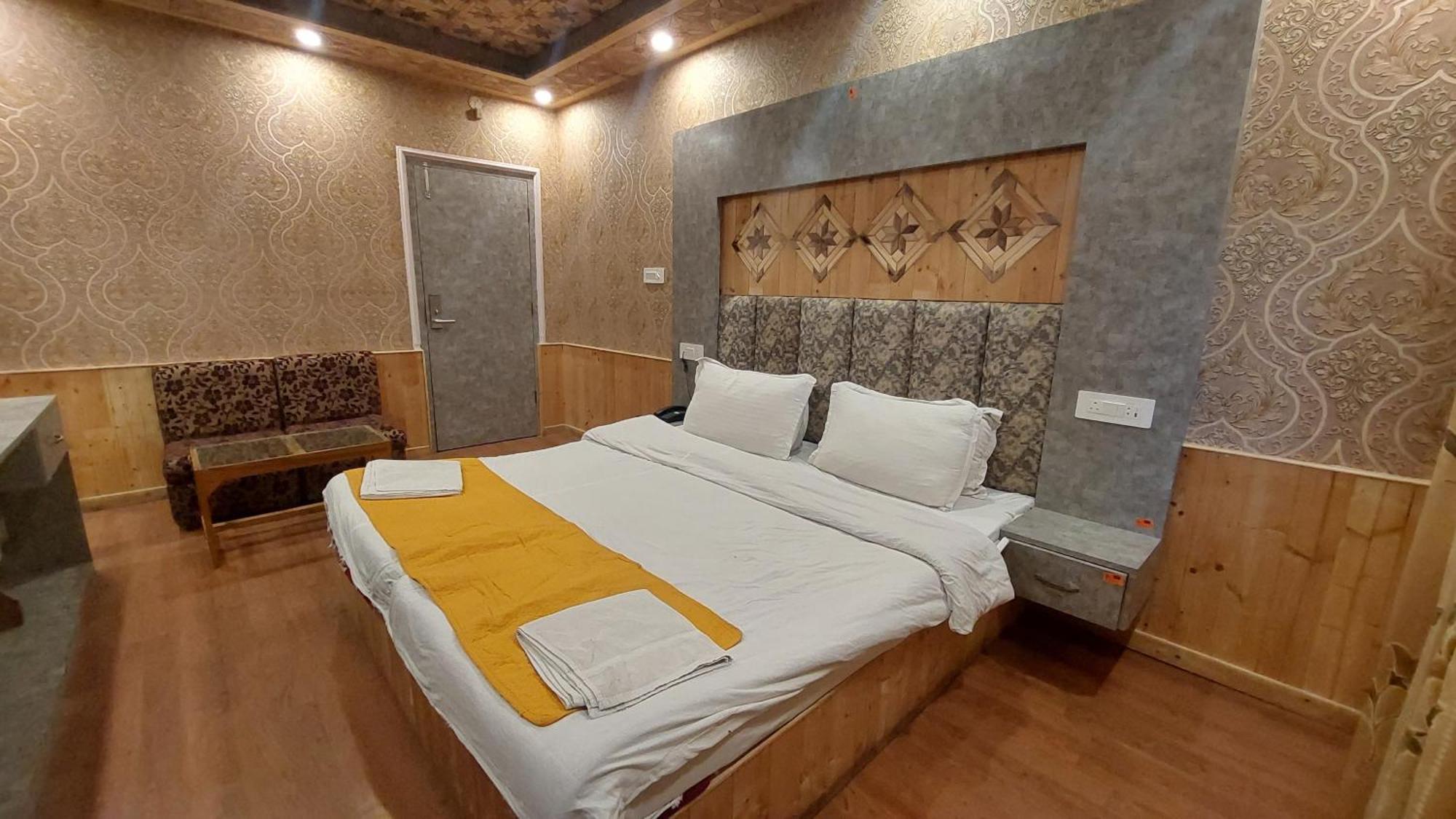 Hotel Outlook Pahalgām Eksteriør bilde